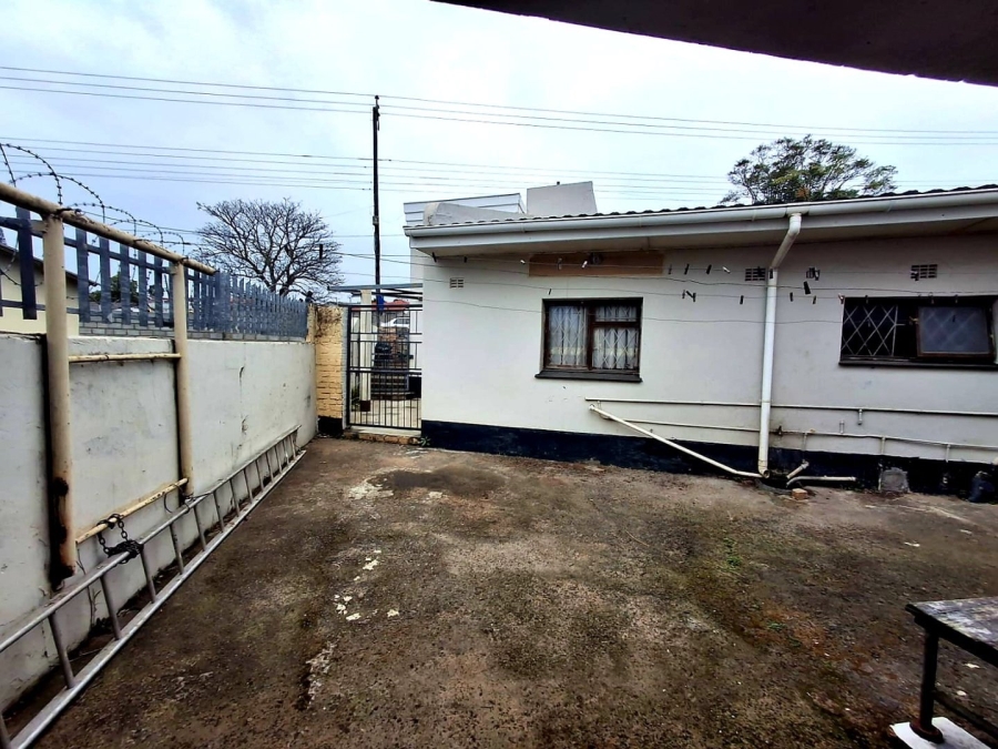 5 Bedroom Property for Sale in Mdantsane Eastern Cape